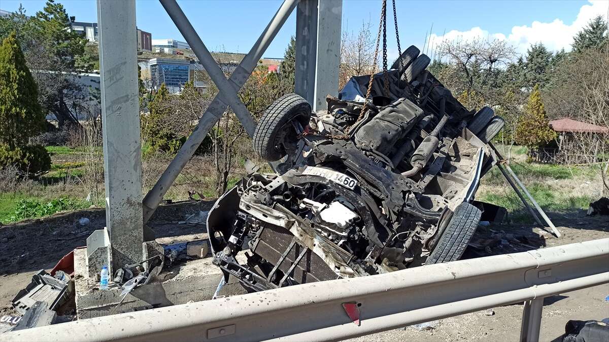 5 kişinin öldüğü otobüs kazası kamerada! Kimlikler belli oldu 15